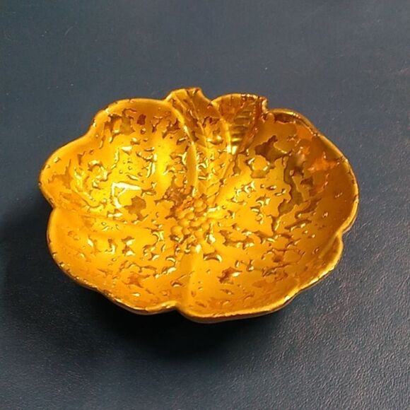 Vintage Elegant Weeping Bright Gold Leaf 22Kt Candy/Trinket Dish - Picture 1 of 5